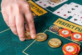 Antarmuka aplikasi gacor188 menampilkan pasar Liga 1, live dealer, dan slot Aviator